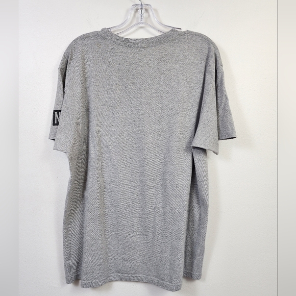 Star Wars Men's Gray T-Shirt with Colorful Yoda Graphic,  sz LG - Picture 4 of 11